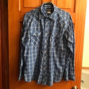 Wrangler Western Snap Shirt. Smoke free home.